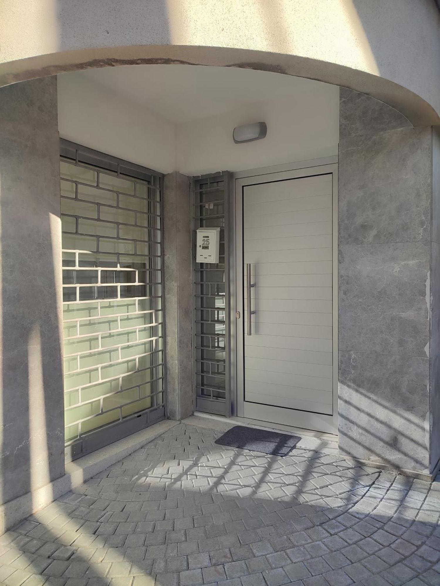Alkinoos Apartman *